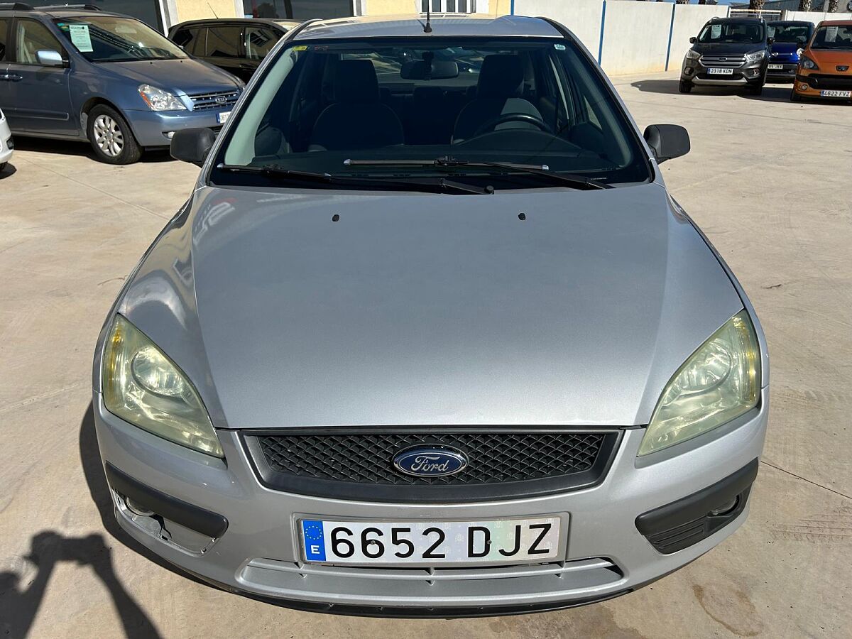 FORD FOCUS TREND 1.6 AUTO SALOON SPANISH LHD IN SPAIN 83000 MILES SUPER 2005